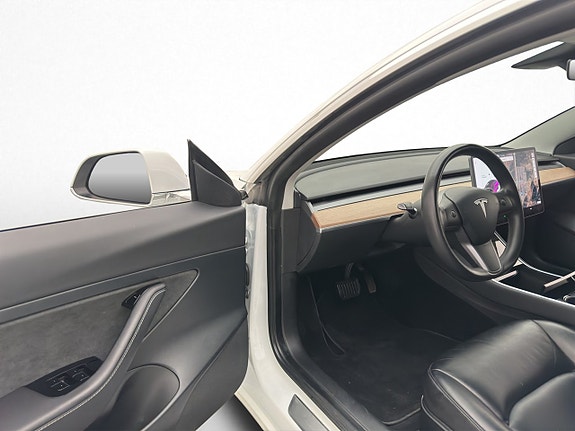 Tesla Model 3 21 of 30