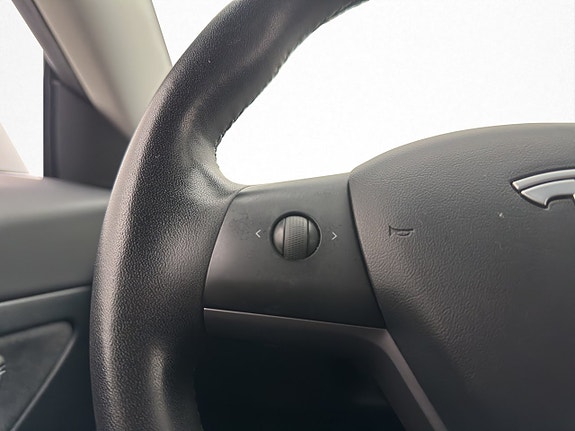 Tesla Model 3 9 of 30