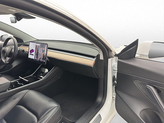 Tesla Model 3 26 of 30