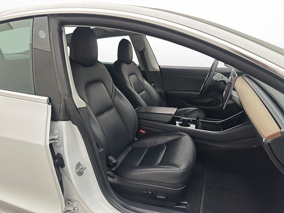 Tesla Model 3 27 of 30