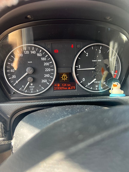 BMW 320d 2 of 6