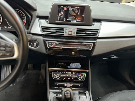 BMW 218i 12 of 21