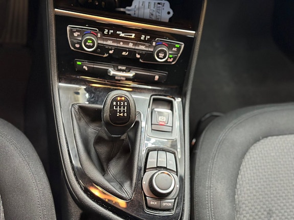 BMW 218i 13 of 21