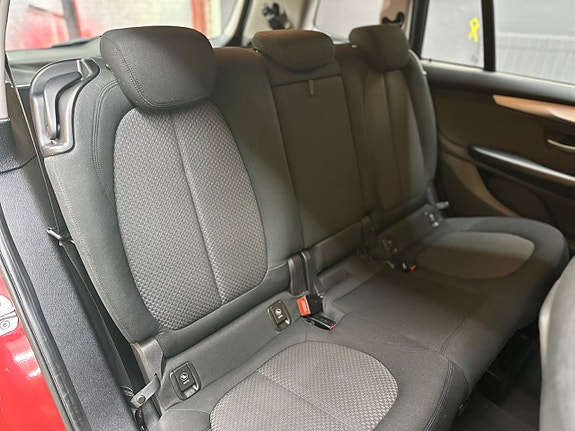 BMW 218i 10 of 21