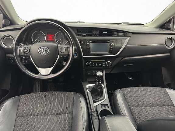 Toyota Auris 22 of 30