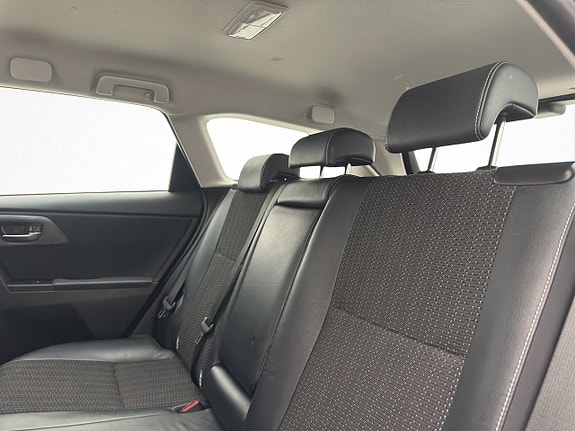 Toyota Auris 25 of 30