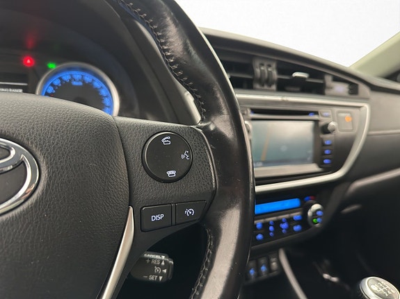 Toyota Auris 15 of 30