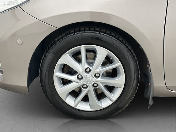 Toyota Auris 27 of 30