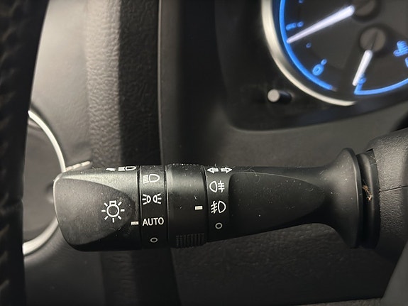 Toyota Auris 12 of 30