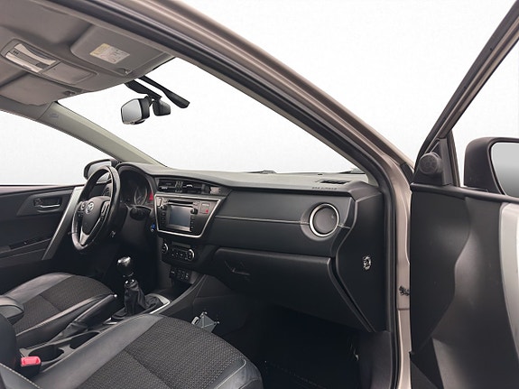 Toyota Auris 24 of 30