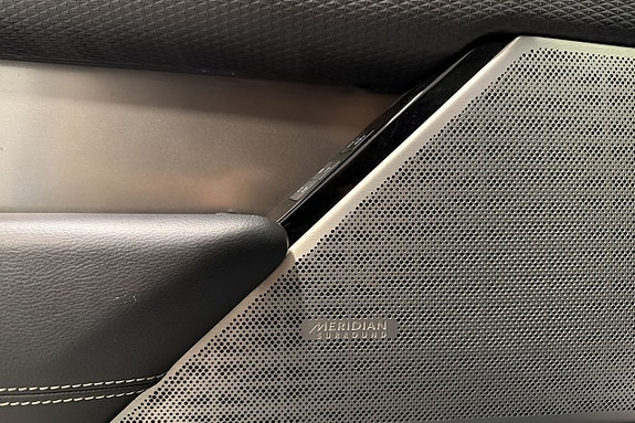 Land Rover Range Rover Velar 15 of 18