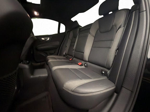 Volvo S60 16 of 30