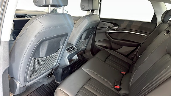 Audi Q8 12 of 21