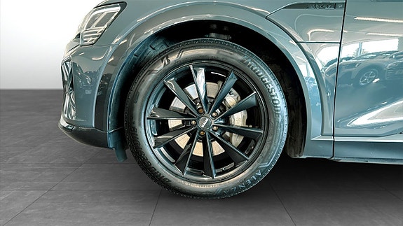 Audi Q8 6 of 21