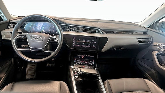 Audi Q8 10 of 21