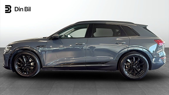Audi Q8 2 of 21