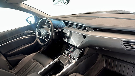 Audi Q8 11 of 21