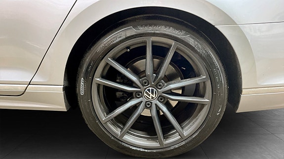 Volkswagen Passat 6 of 13