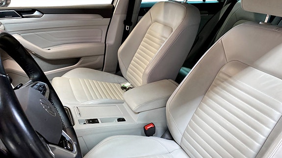 Volkswagen Passat 8 of 13