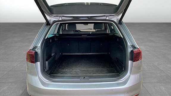 Volkswagen Passat 12 of 13