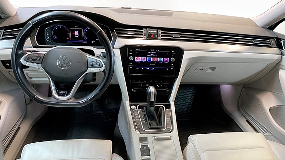 Volkswagen Passat 10 of 13