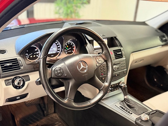Mercedes-Benz C180 13 of 25