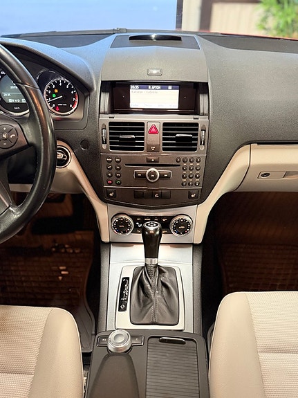Mercedes-Benz C180 22 of 25