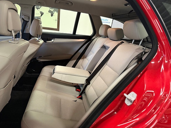 Mercedes-Benz C180 16 of 25