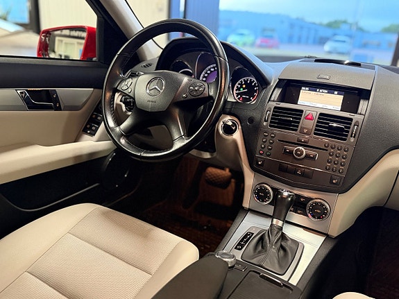 Mercedes-Benz C180 21 of 25