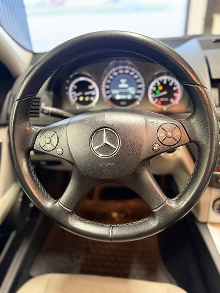 Mercedes-Benz C180 23 of 25