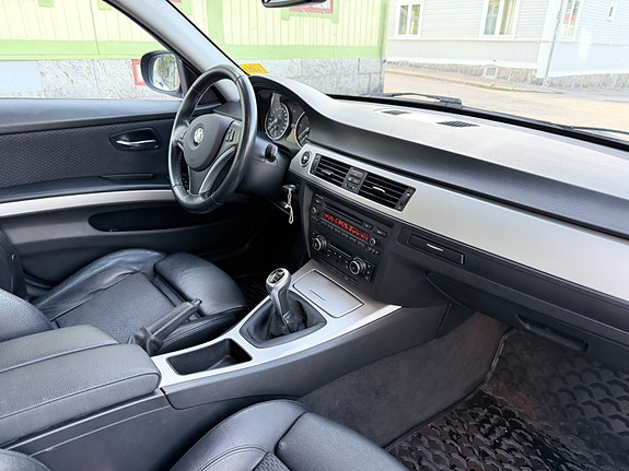 BMW 318d 8 of 10