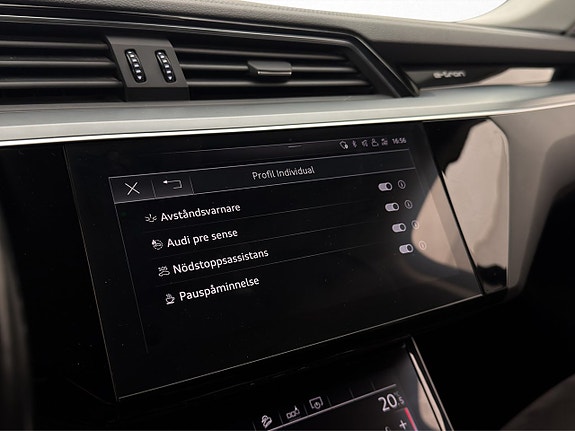 Audi e-tron 22 of 30