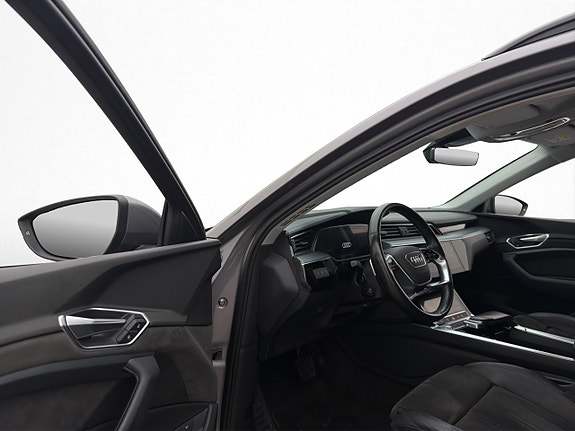 Audi e-tron 11 of 30