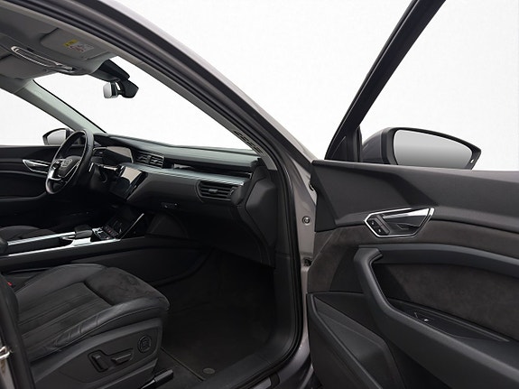 Audi e-tron 27 of 30