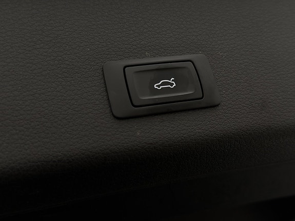 Audi e-tron 29 of 30