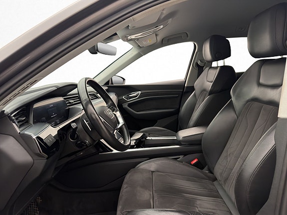 Audi e-tron 12 of 30