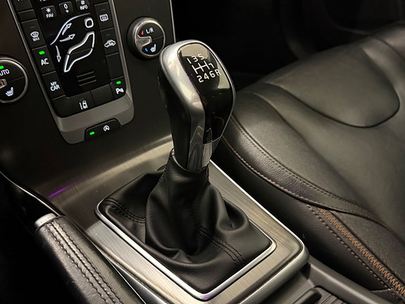 Volvo V40 Cross Country 26 of 29