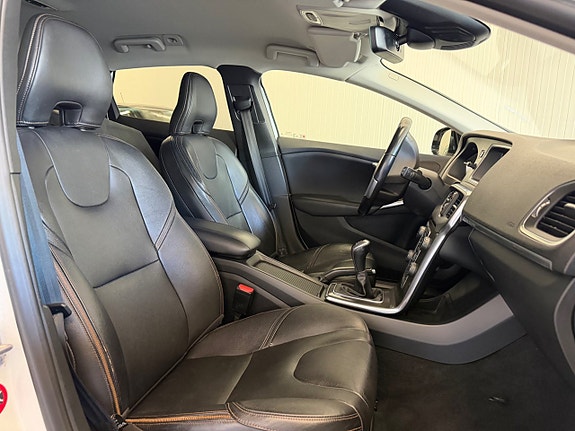 Volvo V40 Cross Country 28 of 29