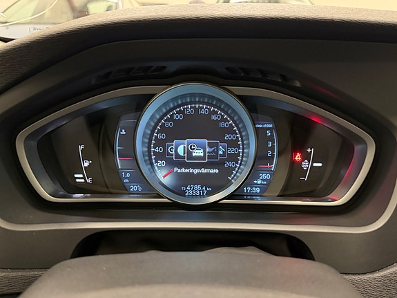Volvo V40 Cross Country 18 of 29