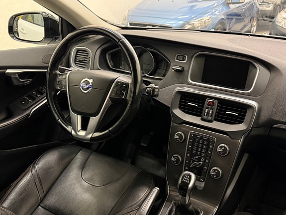 Volvo V40 Cross Country 21 of 29