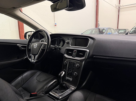 Volvo V40 Cross Country 27 of 29