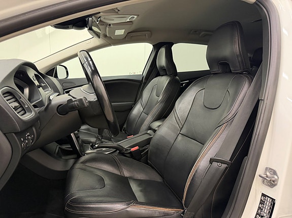 Volvo V40 Cross Country 13 of 29