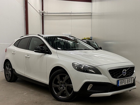 Volvo V40 Cross Country 3 of 29