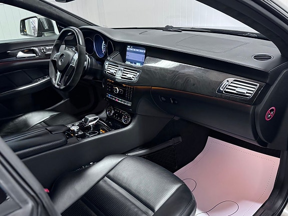 Mercedes-Benz CLS63 18 of 30