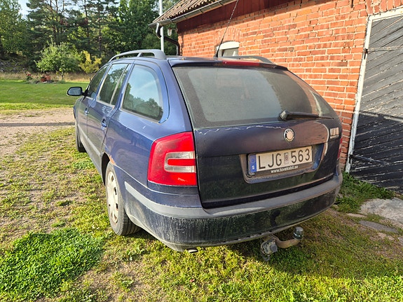 Skoda Octavia 2 of 2
