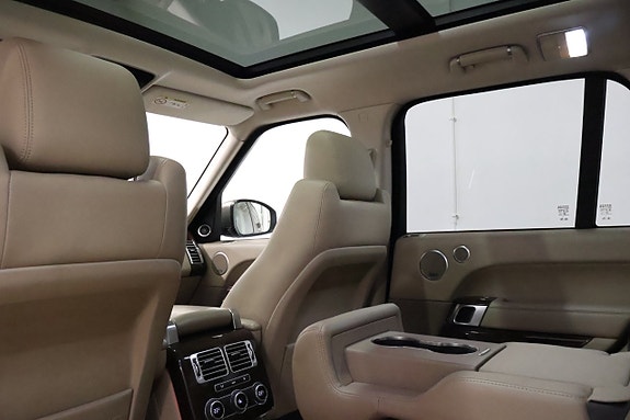 Land Rover Range Rover 26 of 30