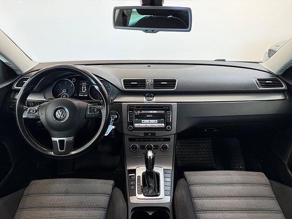 Volkswagen Passat 8 of 24