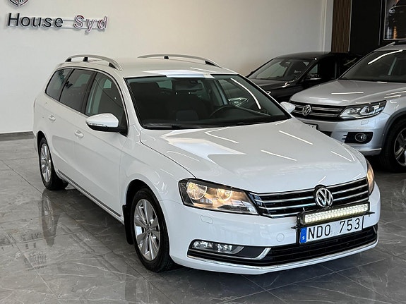 Volkswagen Passat 2 of 24
