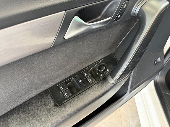 Volkswagen Passat 24 of 24