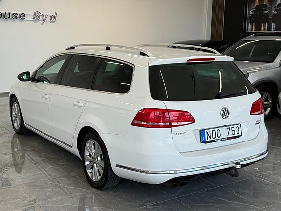 Volkswagen Passat 3 of 24